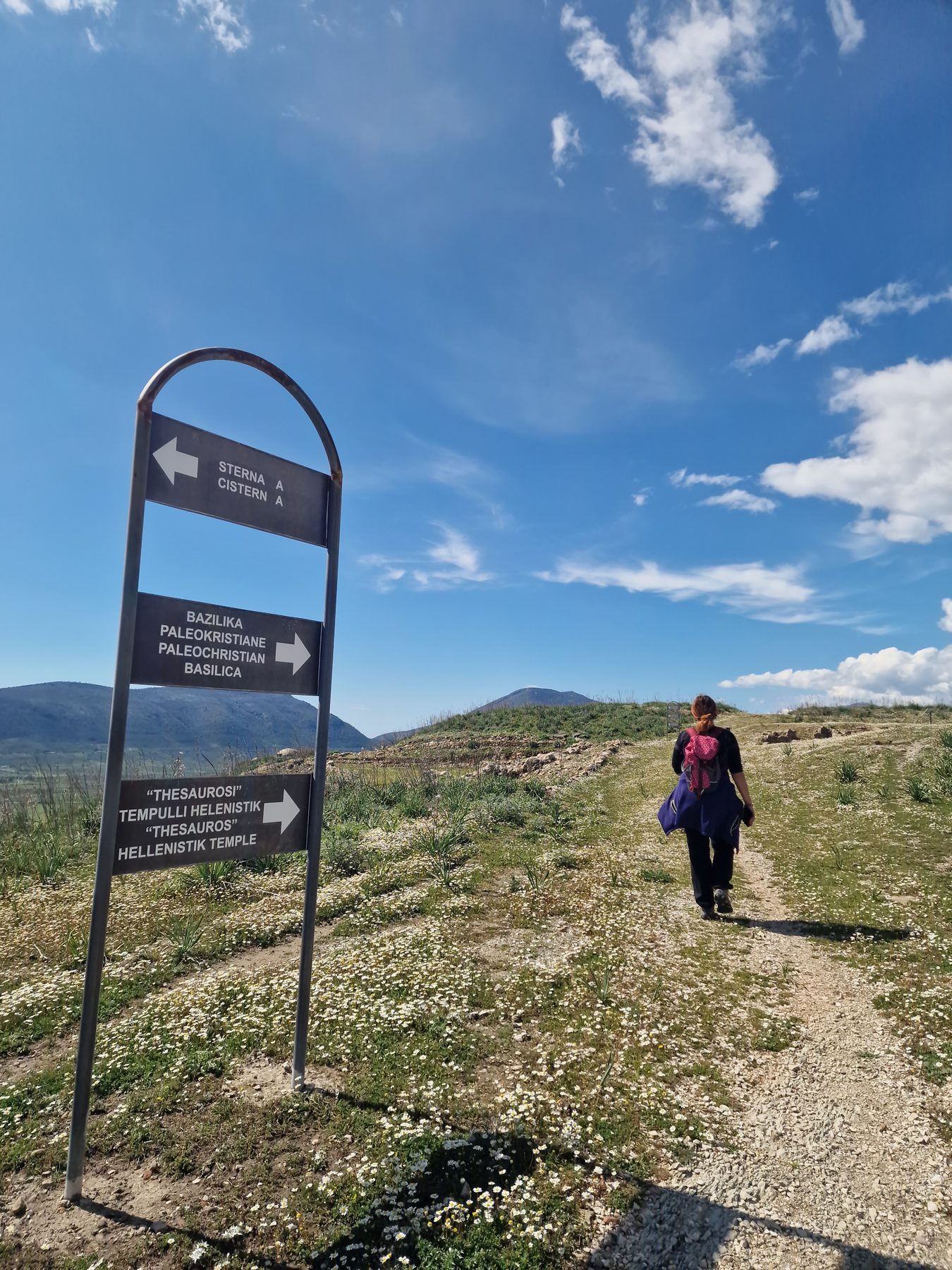 Following waymarks across the Finiq ridge