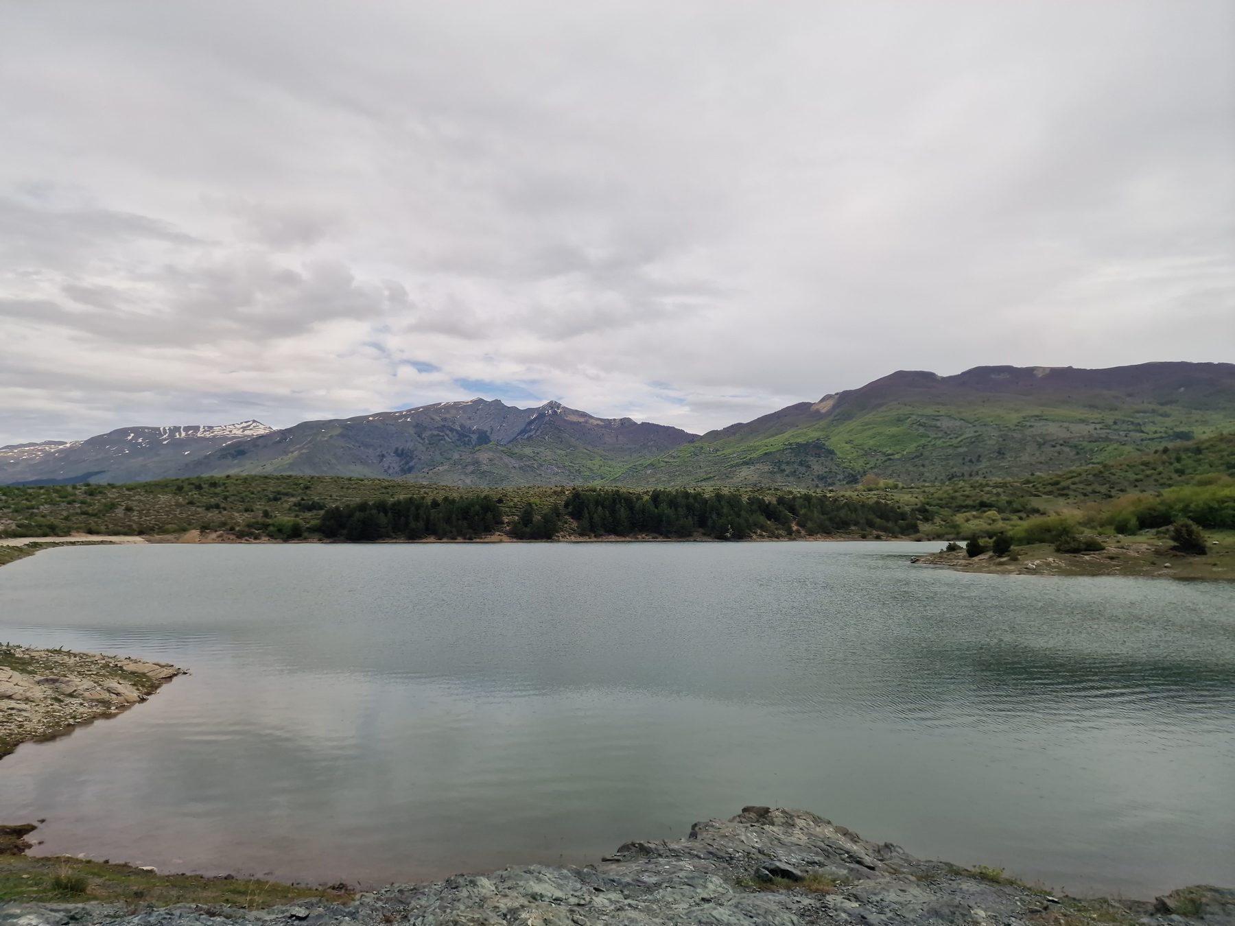 A still mountain lake